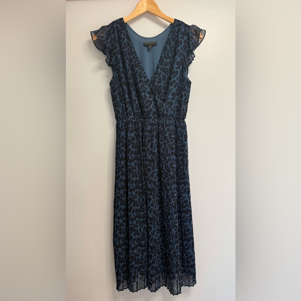 Elegant Blue Leopard Print Dress